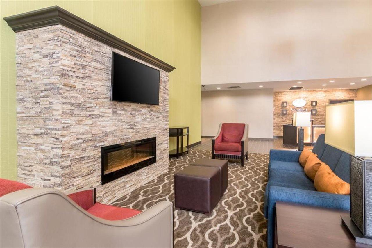 Comfort Suites Fairgrounds West Oklahoma Stadt Exterior foto