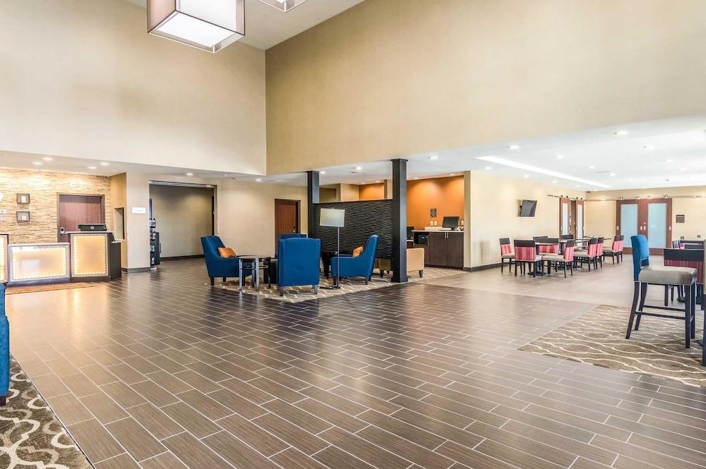 Comfort Suites Fairgrounds West Oklahoma Stadt Exterior foto